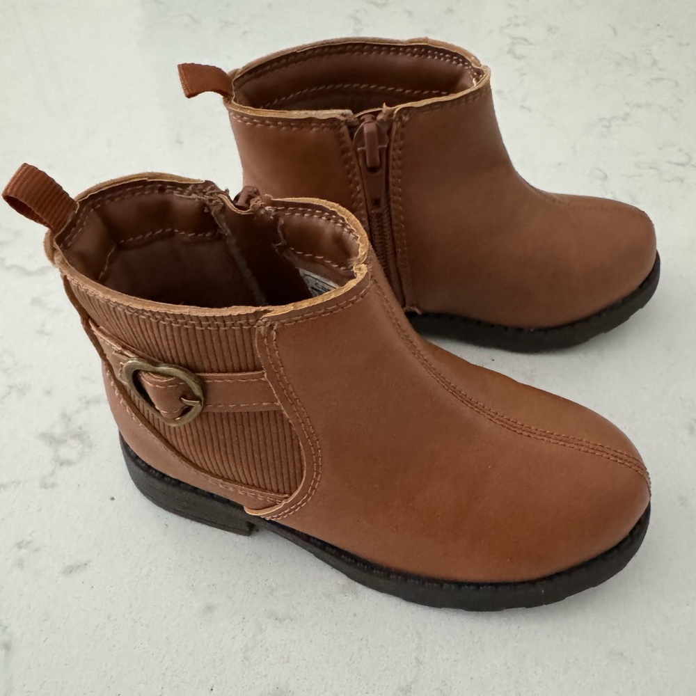 Carter’s Lena Ankle Boots - Size 8